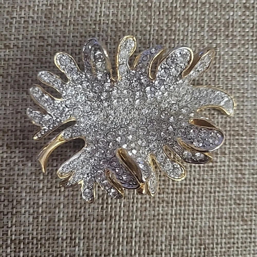 VTG Les Bernard Large Goldtone Pave Crystal Rhinestone Leaf  Brooch Signed